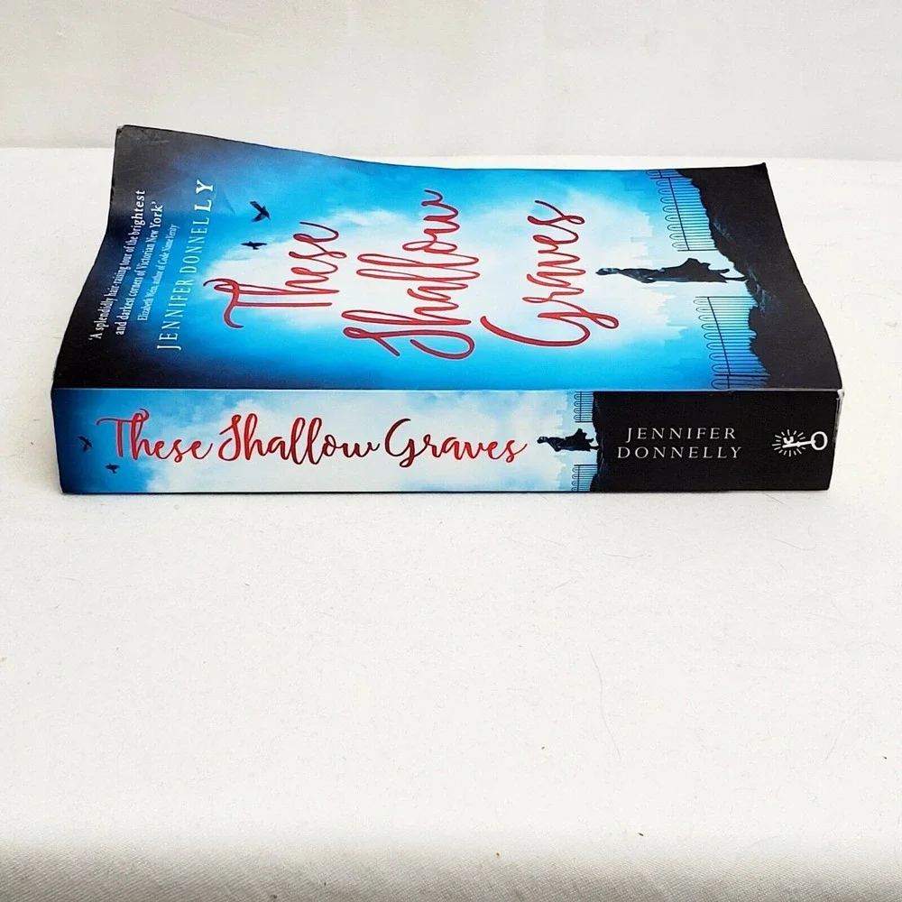 These Shallow Graves by Jennifer Donnelly Murder Mystery Book‎ Ex-Library Copy